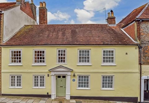 Tucked away down a quiet side street in the island’s principal town of Newport, lies this exquisite, five bedroom, Georgian town house. Steeped in history, this stunning character property, has been painstakingly restored and maintained in recent yea...