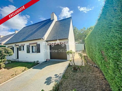 To 5 minutes from the center, come and discover this traditional detached house of more than 100 m2 (125 m2 useful). The ground floor consists of an entrance, a fitted kitchen, a living room with fireplace, with direct access to the south-facing terr...
