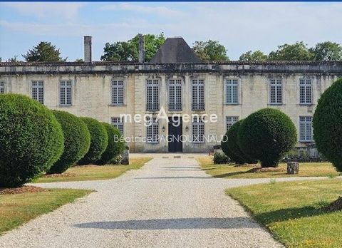 In an exceptional environment within the Château du Douhet, quiet and with a view of the castle pools On the ground floor, apartment of approximately 51m2, beautiful height under vaulted ceiling, the charm of exposed cut stone, kitchen open to the li...