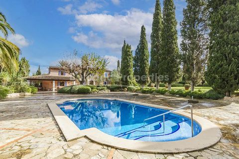 Delightful country home with guest house in an idyllic and peaceful location near Pollensa REALISTIC OFFERS WELCOME ! This captivating country home with separate guest house is situated in the peaceful countryside close to Pollença town. The finca en...