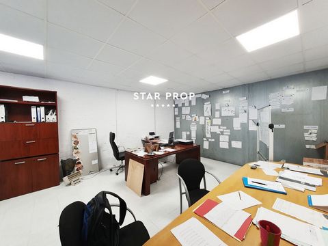 STAR PROP, the leading and award-winning real estate agency in the region, is pleased to present this exceptional commercial space for sale in El Port de la Selva, Girona. Located just a few steps from the main beach, in a strategically commercial ar...