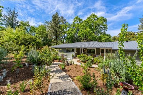Hidden behind a lush privacy hedge, one discovers your dream property located in the most desirable neighborhood in downtown St. Helena. This 3-bedroom, 2-bathroom modern ranch home features hardwood floors, a standing seam metal roof and recently re...