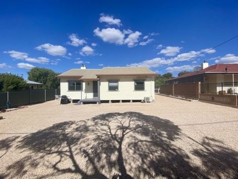 Situated at 20 Centenary Road, this 3 bedroom property has been recently renovated and would appeal to a 1st home buyer, investor, retirees or a small family. Conveniently located within walking distance to Streaky Bay's main street, hotel, local sch...