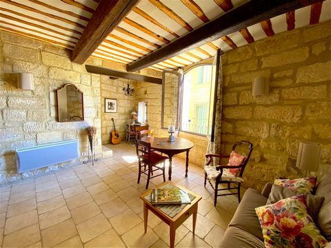 Situated in the peaceful, protected area of the Duchy of Uzès, ideally placed for enjoying the pleasures of Uzès with shops, restaurants and the Place aux Herbes only a few minutes' walk away, this charming, typically Uzétienne town house dates back ...