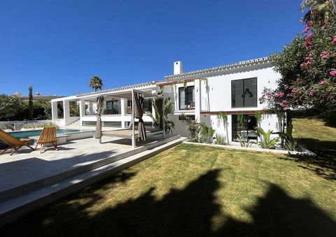 Spectacular turnkey villa located in the gated community of El Rosario with its private security. The property has been fully renovated to high standards. This bespoke villa is located in a quiet street with only a short drive to the best beaches and...