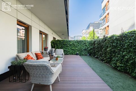 I present a three-room apartment for sale with a large garden, located in the prestigious and valued Madison Apartments estate. This investment of the Apricot developer, located in Żoliborz, is one of the most interesting and modern residential compl...
