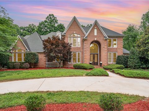 RARE opportunity: Gorgeous custom gem sitting on almost 2.5 acres offers soaring ceilings, gleaming hardwoods and heavy molding. Abundance of natural light. Office with built-ins; formal dining room leads to chef's kitchen with prep sink in island, d...