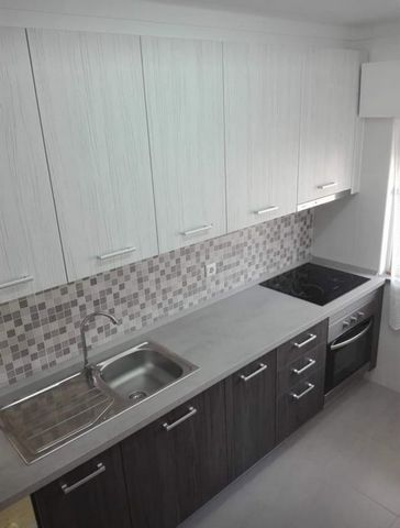 Apartment with two bedrooms, double bed, a living room with dining table, a bathroom and a fully equipped kitchen and everything electrical, it also has a pantry. It is a high and unique ground floor with no neighbors on that floor. It is located in ...