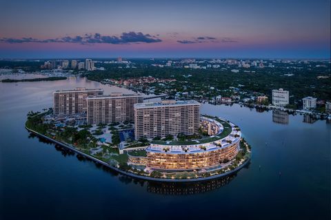 Progettato per seguire i contorni naturali del lungomare di Biscayne Bay a Grove Isle, VITA è un esclusivo santuario di lusso di sole 65 residenze condominiali squisitamente dettagliate. Su questa isola privata unica, le giornate sono caratterizzate ...