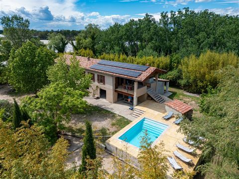 Discover this one-of-a-kind converted barn for sale, nestled in the heart of the countryside for absolute peace and quiet. With its outbuildings and vast garden of over 8500 m², it's the perfect place for those looking for a peaceful setting with a v...