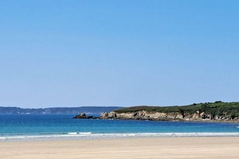 La vista sul mare è onnipresente! Ampie porte scorrevoli conducono al grande terrazzo al piano terra. Il più piccolo raggio di sole riscalda tutta la casa. Sarai felice di oziare sul divano e lasciare che i tuoi occhi vagano sul mare. La vista dalle ...