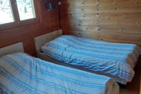 Dit prachtige, authentieke chalet mét sauna is gezegend met een adembenemend uitzicht en een geweldige locatie, in het hart van de Vogezen. Het biedt comfortabel plaats aan een gezin of een groepje vrienden. De woning is niet ideaal voor vakantiegang...