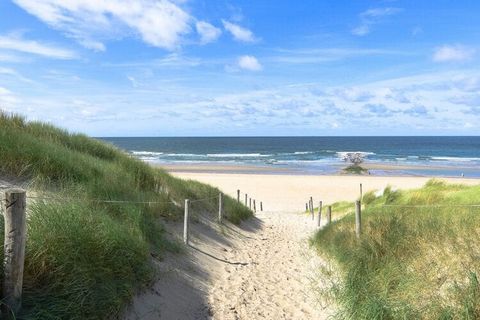 In deze vrijstaande luxe ingerichte villa met rieten dak kan je heerlijk genieten van alle rust en ruimte om je heen. De villa ligt zeer centraal op Texel op loopafstand van het strand (paal 17) en het bos. Houd je van fietsen? Bij de villa is een op...