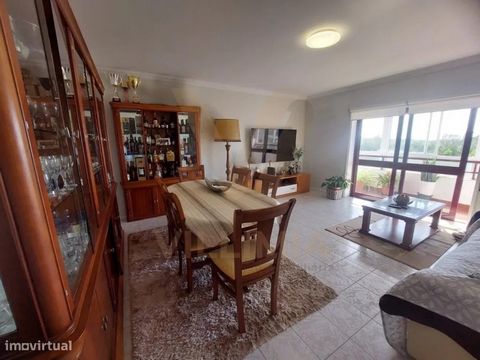 Espaçoso apartamento a 5 minutos da praia localizado na encantadora Vila Praia de Âncora, oferece uma oportunidade única para quem procura conforto e qualidade de vida à beira-mar. Características Principais: Três Quartos: Quartos amplos e arejados, ...