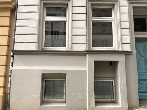 My flat is a modern 2-storey flat in the heart of Berlin. It is located between Rosa Luxembourg Platz and Rosenthaler Platz in a quiet street. Ideal for trips to places of interest. Hackeschermarkt is a 10-minute walk away. Alexandersplatz would take...