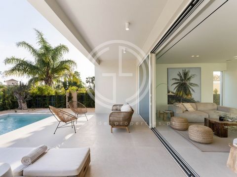 A CONTEMPORARY HOME WITH MEDITERRANEAN INSPIRATION A beautiful home inspired by Mediterranean houses, with well-defined lines, controlled lighting, and white as a defining element. Upon entering the house, you are greeted by a spacious area overlooki...