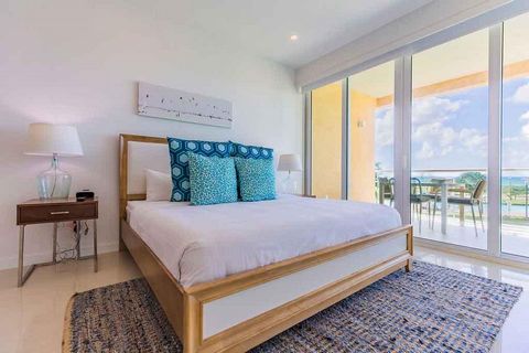 Diese Wohnung mit 3 Schlafzimmern befindet sich im 2. Stock im Aquamarin-Gebäude der Blue Residences. Es hat die schönste Dekoration für Ihren Strandurlaub. Sobald Sie diese Wohnung betreten, wird Sie der perfekte Mix aus Farben und Materialien faszi...