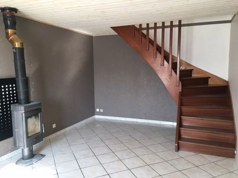 Bersot immobilier Vesoul vous propose cette maison de village de 103m2 sur deux niveaux. Elle se compose au rez de chaussée, d'un grand garage, d'une buanderie-chaufferie, d'une salle de bains, d'un wc, d'une cave, d'une cuisine et d'un salon. Au 1er...