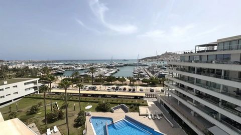 Located in one of the most exclusive areas of Ibiza, this spectacular flat of almost 200 m2 is situated in the renowned Miramar building. This exclusive residence perfectly combines spaciousness, luxury and comfort. The flat has four spacious bedroom...