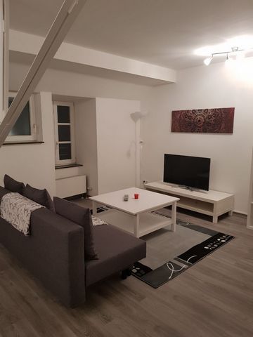 Ruhige, große 3-Zmmer Wohnung (98 qm) zentral in Köln gelegen. Ausgestattet mit bequemem, neuen Doppelbett (180 cm) sowie einer im Schlafzimmer und einer Schlafcouch im Wohnzimmer. Das Zweite Schlafzimmer ist mit einem weiteren Bett (140 cm) ausgesta...