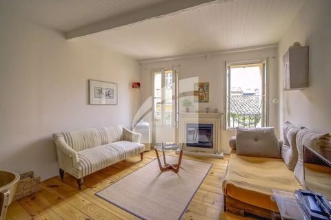 Sale exclusively in bare ownership without annuity (the seller retains the use of the property) of a lovely 2-room loft-type apartment in very good condition on the 4th floor (without elevator) near Place Saint François and the Coulée Verte in a quie...