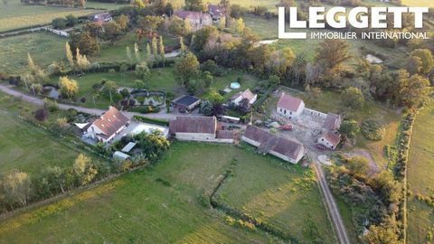 A30827ABR03 - Superbe petit domaine comprenant trois maisons, chacune avec sa piscine, situé sur 6,2 hectares de terrain offrant des vues panoramiques. Idéal pour des locations saisonnières (gîtes) ou comme résidence multi-familiale, la propriété com...