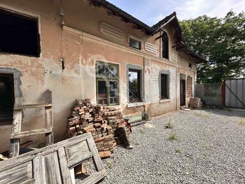 Imoti Tarnovgrad bietet Ihnen ein Haus im Dorf Mihaltsi, 30 km entfernt. aus der Stadt Sofia. Veliko Tarnovo und 8 km. aus der Stadt Sofia. Pavlikeni. Die angebotene Immobilie befindet sich im zentralen Teil des Dorfes, in der Nähe eines Geschäfts. D...