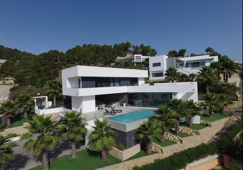 LUXURY VILLA WITH SEA VIEWS IN A PRIVILEGED AREA Impressive modern villa in a privileged location with sea views in Urb Tosalet (Jávea) The property offers a beautiful view over the green hills to the sea. On a clear day you can even contemplate the ...