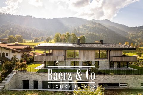 Questo chalet di lusso è stato costruito in una posizione soleggiata e tranquilla a Reith bei Kitzbühel con vista libera sul Kitzbüheler Horn. Chalet 2 Dimensioni: circa 395 m² Stoccaggio circa 14 m² Balcone/terrazza ca 106 m² Giardino ca 368 m² 4 ca...