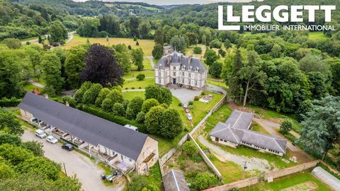 A30808SHJ23 - Dieses Schloss ist ein wahres Juwel, eingebettet in die wunderschöne Landschaft der Creuse. Das Schloss Napoleon III. stammt aus dem Jahr 1870 und besteht aus 4 Etagen von je 350 m², von denen 2 renoviert wurden. Das Hotel liegt in der ...