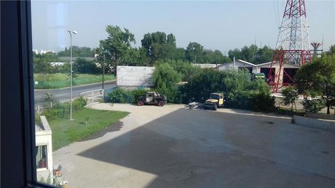 Located in Bucuresti. We present a new investment opportunity in an industrial hall, ideal for production activities, industrial services, distribution and trade, logistics warehouse, or transportation center. The property, with a height of G+2F, is ...