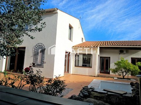 VILLA CENTRE VILLE, 9 PIÈCES, 270 m2, TERRAIN 1000 m2 AVEC PISCINE ET GARAGE
