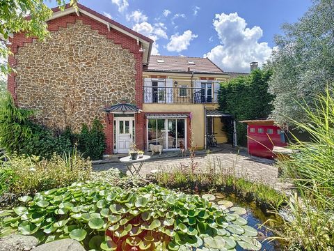 Belle Demeure avec piscine proche commodités/ bois