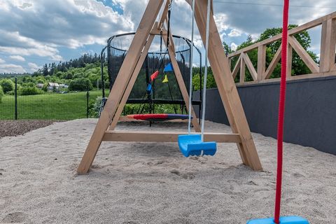 Komfortowe, całoroczne domki drewniane w Dusznikach Zdroju. Domki stoją na wzniesieniu z widokiem na panoramę części miasta. W każdym domku znajdują się: 2 sypialnie z podwójnymi łózkami, salon z pełnym wyposażeniem (sofa rozkładana, TV, stół), aneks...