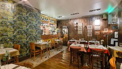 Restaurante com história, conhecido pelo mundo e nome de referência, com um conceito bem português está localizado desde 1971, numa das melhores ruas do Bairro alto, perto do largo da Trindade e do miradouro de São Pedro de Alcântara. Está para tresp...