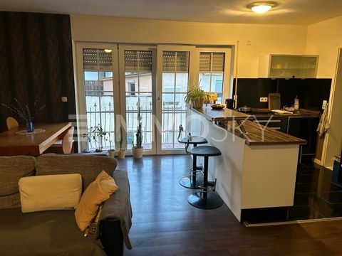 Willkommen in Ihrem zukünftigen Investitionsobjekt! Diese beiden charmanten Mehrfamilienhäuser, erbaut im Jahre 1992, wurde von 2018 bis 2022 umfassend saniert und auf den neuesten Stand gebracht. Die Renovierung im vorderen 4-Parteien Mehrfamilienha...