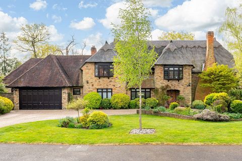 Set on the borders of Brentwood in the heart of Herongate village, comes  this 'one of a kind' property offering nearly 6000 sq ft of internal space which includes a leisure complex with pool, changing room, games room and separate snooker room. One ...