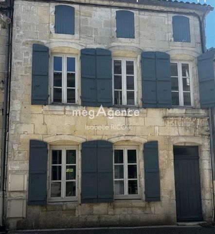 MARENNES, (17320), Immeuble de caractère au cœur du CENTRE-VILLE