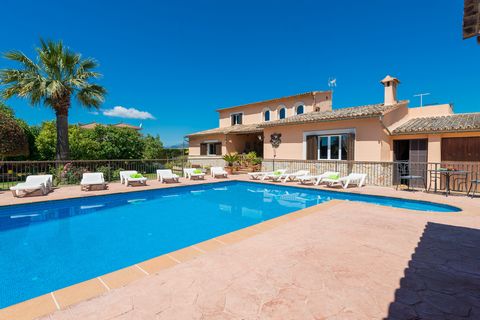 Esta encantadora propiedad está situada en Marratxí, cerca de Palma de Mallorca y puede alojar cómodamente a 8 personas. Este alojamiento cuenta con una piscina de cloro de 10 x 5 metros, con una profundidad que oscila entre 0,8 metros y 2,2 metros. ...