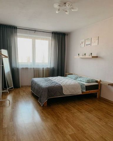 For rent a bright, cozy one-room apartment with a balcony. Live is even better than in the photo. There is all the necessary furniture and appliances for a comfortable stay, everything is modern and in excellent condition. Conducted internet. Windows...