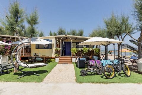 La confortevole casa mobile si trova in un parco vacanze per famiglie sul mare Adriatico. Per i bambini c'è un'ampia offerta di intrattenimento e si possono noleggiare biciclette elettriche. Ideale per le famiglie con bambini, come dimostra la Bandie...