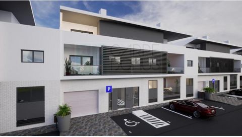 Luxury one bedroom apartment, brand new, on the 1st floor of a 3 storey building with elevator, located in Cabanas de Tavira, Algarve. Comprising living room, kitchen, 1 bedroom en suite and a service bathroom and parking space. It is equipped with B...