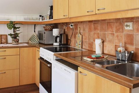 Holiday apartment in the same building as apartment no 50794 and with a separate entrance. Nice holiday apartment on the first floor with open kitchen/living room. Two bedrooms, one with a double bed, one with a double bed and a single bed. Spacious ...