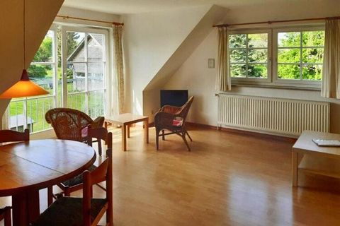 The Blue House with four cozy holiday apartments is located in the tranquil village of Lonvitz, just 1 km from Putbus. The narrow-gauge railway stop, which is affectionately known as “Rasender Roland”, is about 400 m from the house. Putbus, the so-ca...