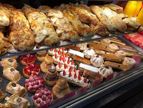 Business in Ardèche. Created in 2003, this bakery near Montélimar evolves from year to year, with a capacity of about 280 m2, broken down into 3 parts. Sales area of about 65 m2 with bar area, 8 tables outside and 8 indoors, a pastry laboratory and a...