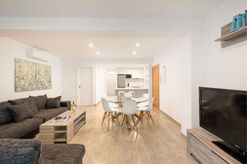 Welcome to this superb apartment in Puerto de Pollença, where 6 guests will find their home. The private terrace of the property is ideal to enjoy the Mediterranean climate. Imagine starting the day having breakfast in the sun, or having lunch, dinne...