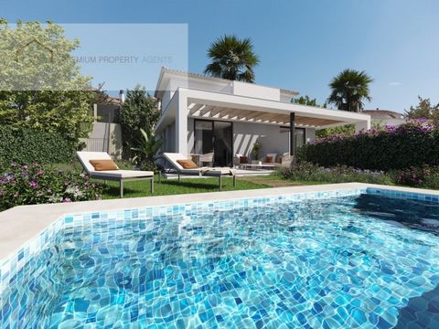 Villas in an exclusive luxury residential complex on the east coast of Mallorca. This development offers a variety of exclusive villas, all of them with access to a social club. The villas have various typologies and sizes, with options of up to 150m...