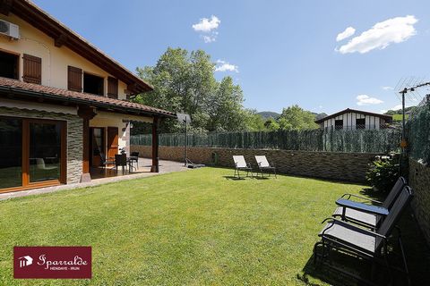 IPARRALDE real estate presents you, this wonderful building located in a privileged environment and in an exceptional setting in the north of Navarra. It is a house of imposing dimensions built in 2006 with materials of the best quality and a real kn...