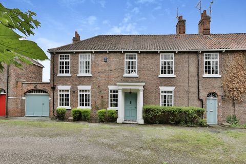 GUIDE PRICE - £415,000 A GEORGIAN PERIOD PROPERTY ON A HALF ACRE PLOT IN ONE OF THE BEST ADDRESSES IN HULL OVER 2000 SQ FT OF STYLISH ACCOMMODATION Discreetly set back from the road within the vibrant University area close to Newland Park, this subst...