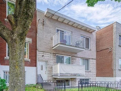 TRIPLEX NEAR METRO WITH GARAGE! Potential for rent optimization. The apartments are rented below market value. Well maintained building and close to EVERYTHING offering two large 5 1/2 (2 bedrooms + office) and a very comfortable 4 1/2. Integrated ga...